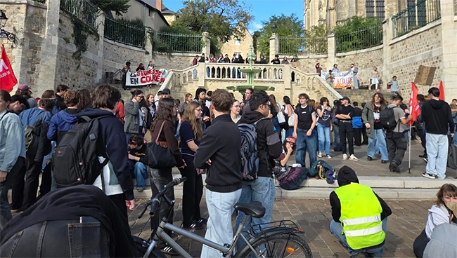Colère des lycéens : le mouvement gagne l'université du Mans, les étudiants manifestent en centre-ville